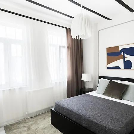 Luxury Flat Steps From Galata Tower- 2 Mins Metro *