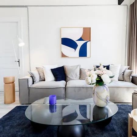 Luxury Flat Steps From Galata Tower- 2 Mins Metro Istanbul