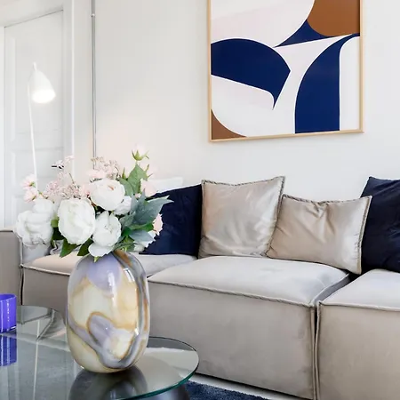Luxury Flat Steps From Galata Tower- 2 Mins Metro *