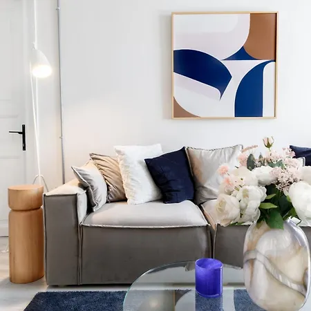 Luxury Flat Steps From Galata Tower- 2 Mins Metro Appartamento