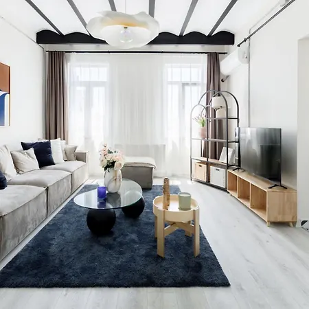Luxury Flat Steps From Galata Tower- 2 Mins Metro Apartamento *